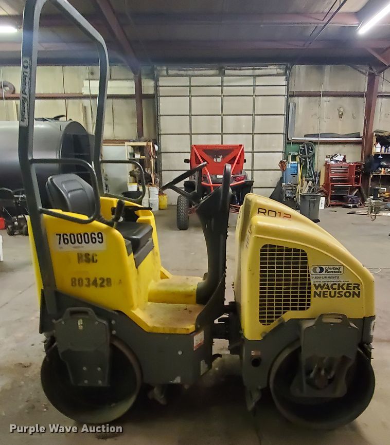 image for item HS9202 Wacker Neuson RD12A  vibratory double drum roller