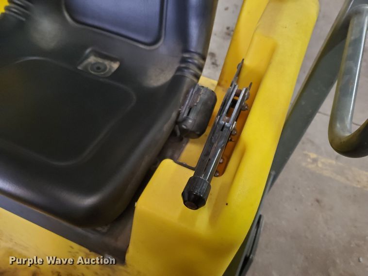 image for item HS9202 Wacker Neuson RD12A  vibratory double drum roller