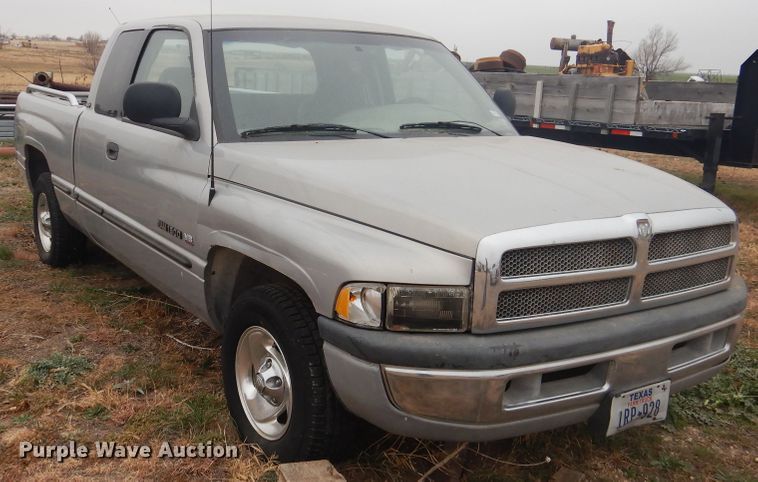 image for item HU9708 1998 Dodge Ram 1500  Quad Cab pickup truck