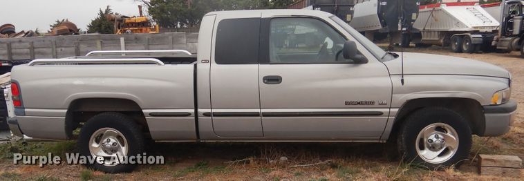 image for item HU9708 1998 Dodge Ram 1500  Quad Cab pickup truck