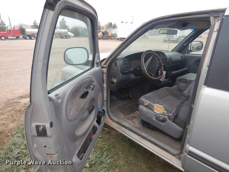 image for item HU9708 1998 Dodge Ram 1500  Quad Cab pickup truck