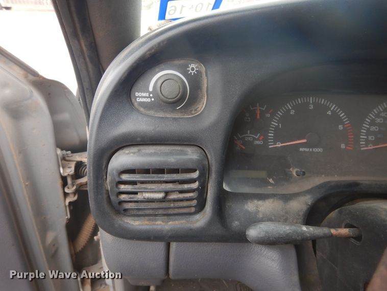 image for item HU9708 1998 Dodge Ram 1500  Quad Cab pickup truck