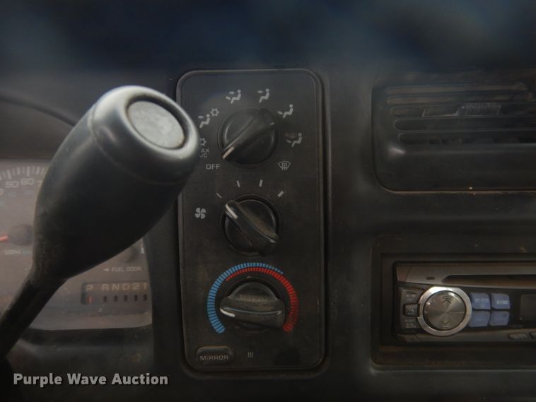 image for item HU9708 1998 Dodge Ram 1500  Quad Cab pickup truck