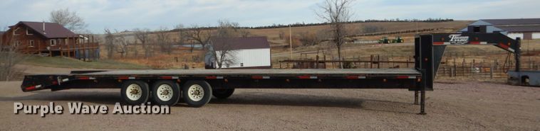 image for item HU9800 2006 Titan equipment trailer