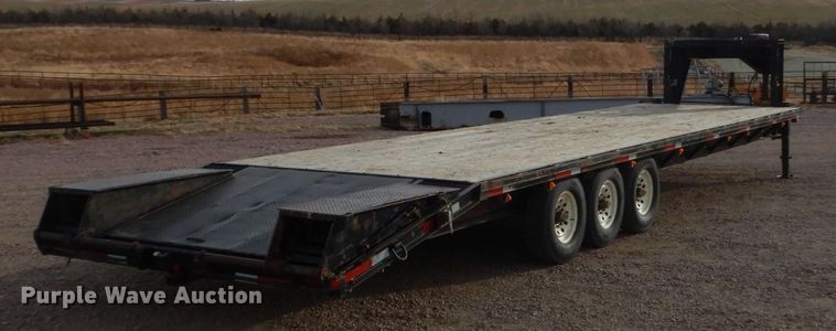 image for item HU9800 2006 Titan equipment trailer