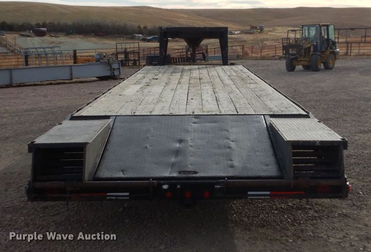 image for item HU9800 2006 Titan equipment trailer