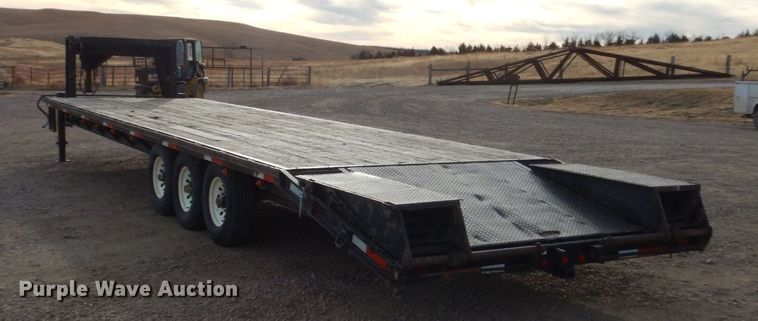 image for item HU9800 2006 Titan equipment trailer