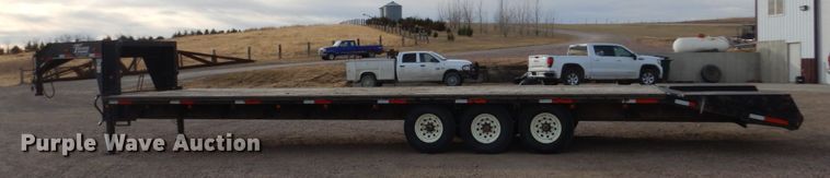 image for item HU9800 2006 Titan equipment trailer