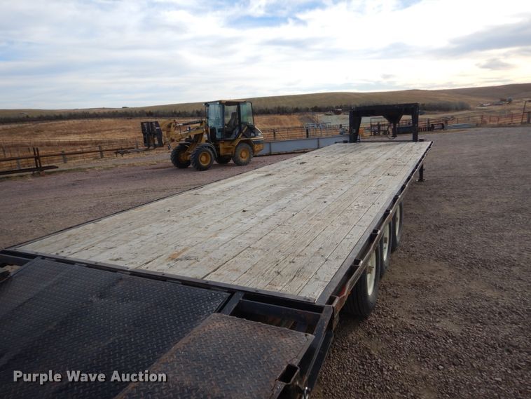 image for item HU9800 2006 Titan equipment trailer