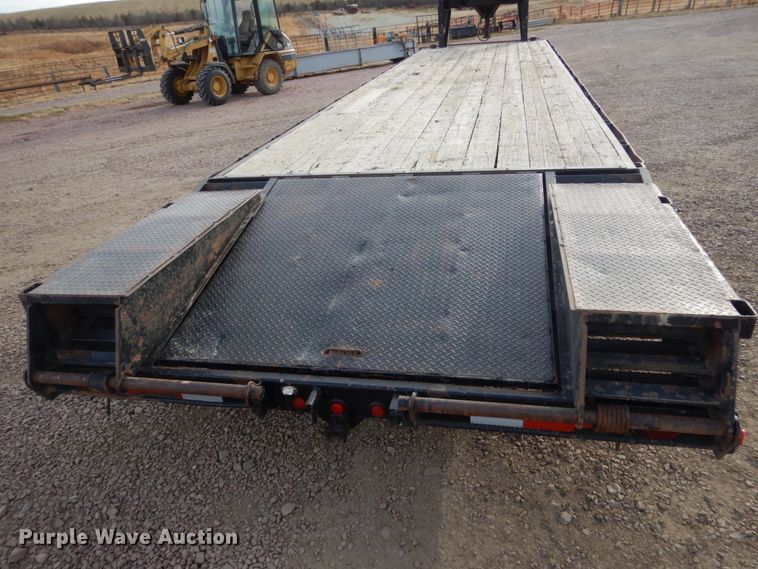 image for item HU9800 2006 Titan equipment trailer