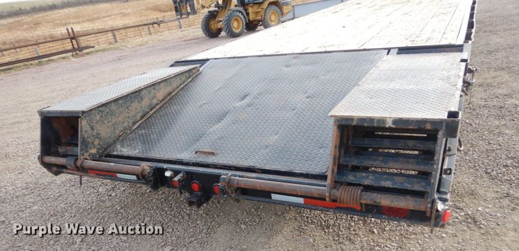 image for item HU9800 2006 Titan equipment trailer