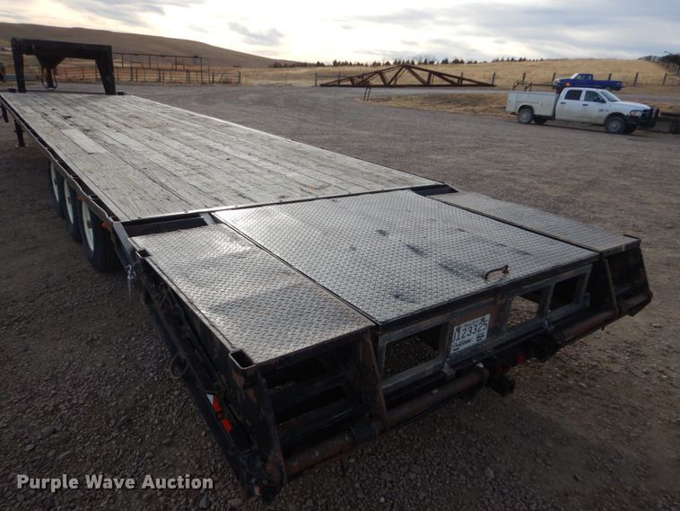 image for item HU9800 2006 Titan equipment trailer