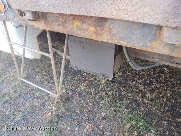 image for item HU9817 2005 Ford F450 Super Duty  dump flatbed truck