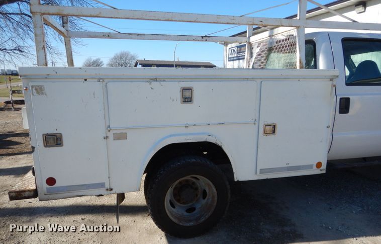 image for item HU9865 2008 Ford F550 Super Duty  Crew Cab utility truck