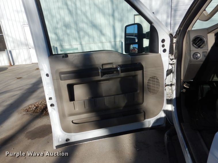 image for item HU9865 2008 Ford F550 Super Duty  Crew Cab utility truck