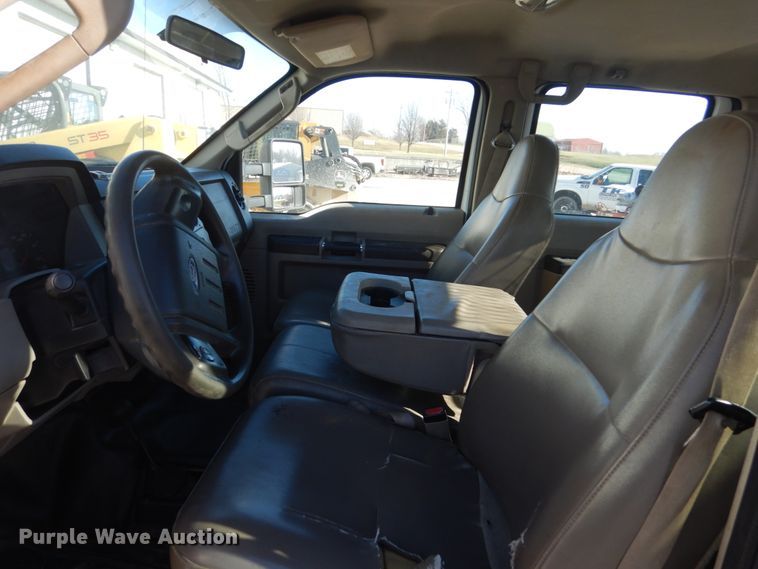 image for item HU9865 2008 Ford F550 Super Duty  Crew Cab utility truck