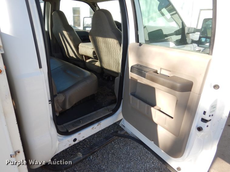 image for item HU9865 2008 Ford F550 Super Duty  Crew Cab utility truck