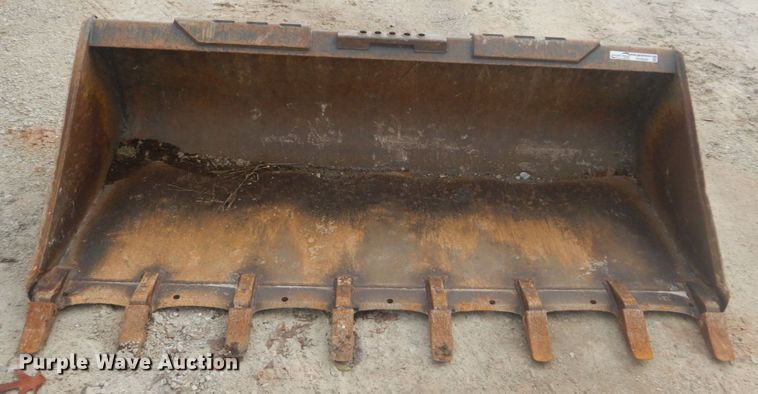 image for item HV9543 70"W skid steer bucket