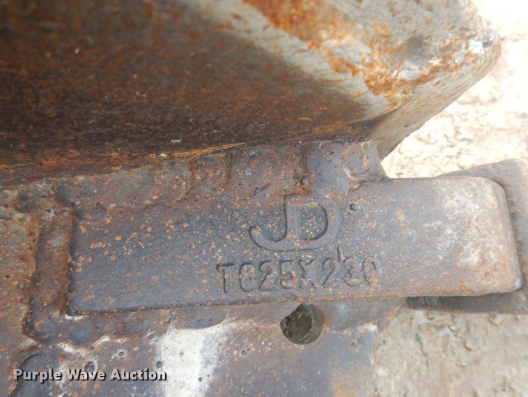 image for item HV9543 70"W skid steer bucket