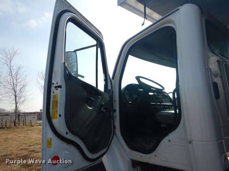 image for item HV9548 2005 Freightliner Business Class M2  dump truck