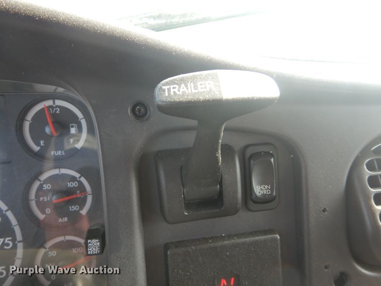 image for item HV9548 2005 Freightliner Business Class M2  dump truck