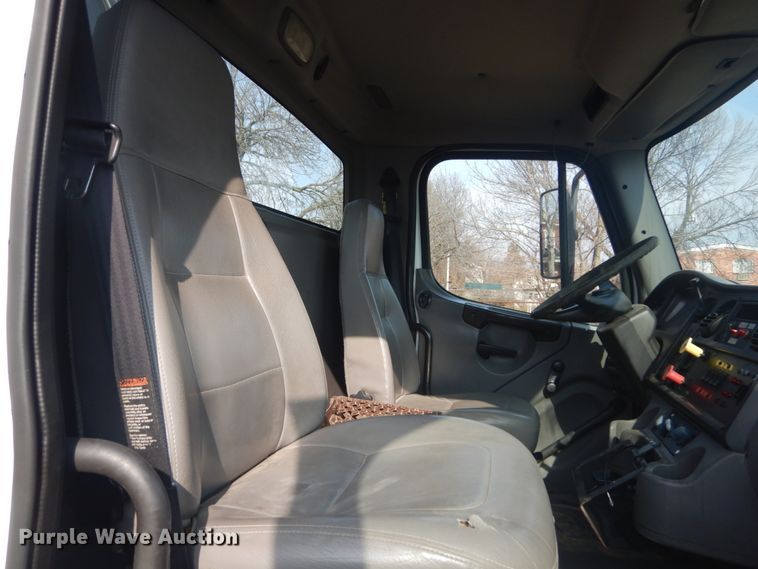 image for item HV9548 2005 Freightliner Business Class M2  dump truck