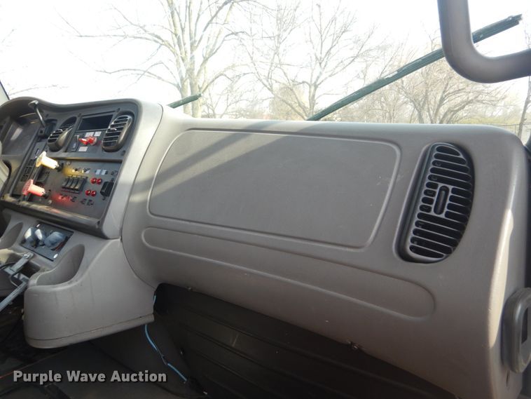 image for item HV9548 2005 Freightliner Business Class M2  dump truck