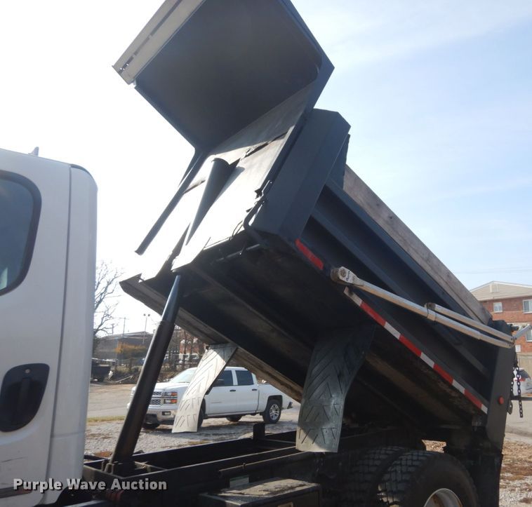 image for item HV9548 2005 Freightliner Business Class M2  dump truck