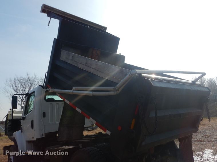 image for item HV9548 2005 Freightliner Business Class M2  dump truck