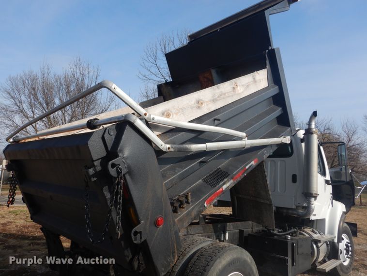 image for item HV9548 2005 Freightliner Business Class M2  dump truck