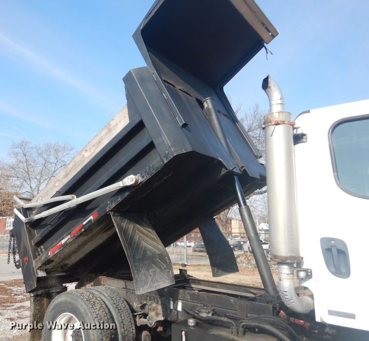 image for item HV9548 2005 Freightliner Business Class M2  dump truck