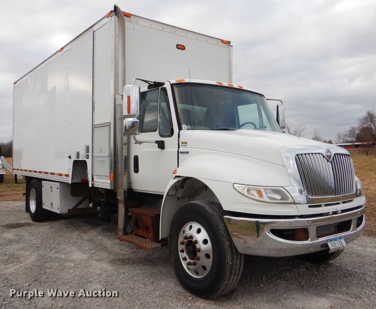 image for item HX9043 2009 International 4400  paper recycling truck