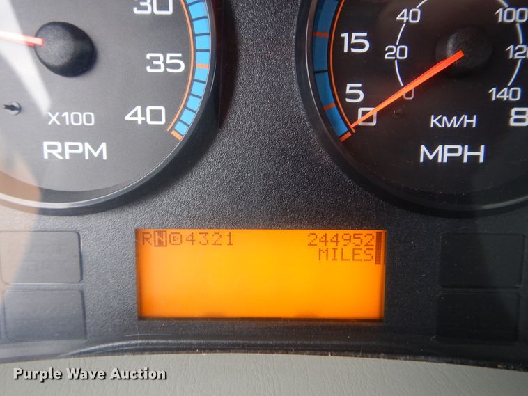 image for item HX9043 2009 International 4400  paper recycling truck