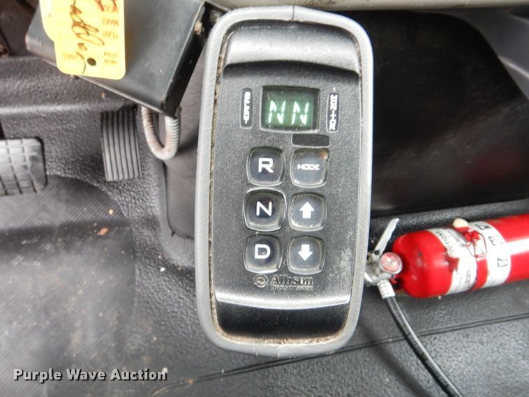 image for item HX9043 2009 International 4400  paper recycling truck