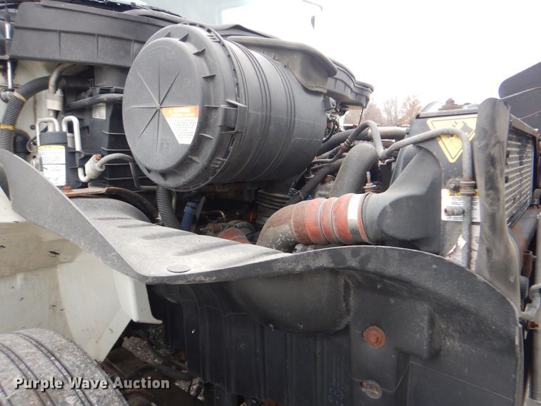 image for item HX9043 2009 International 4400  paper recycling truck