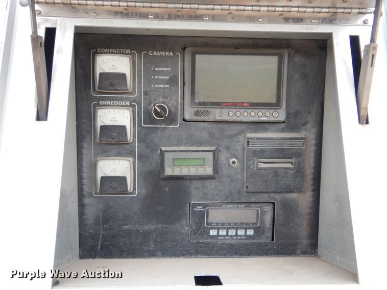 image for item HX9043 2009 International 4400  paper recycling truck