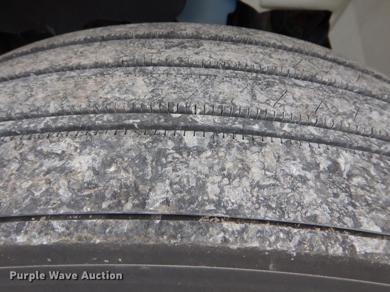 image for item HX9043 2009 International 4400  paper recycling truck