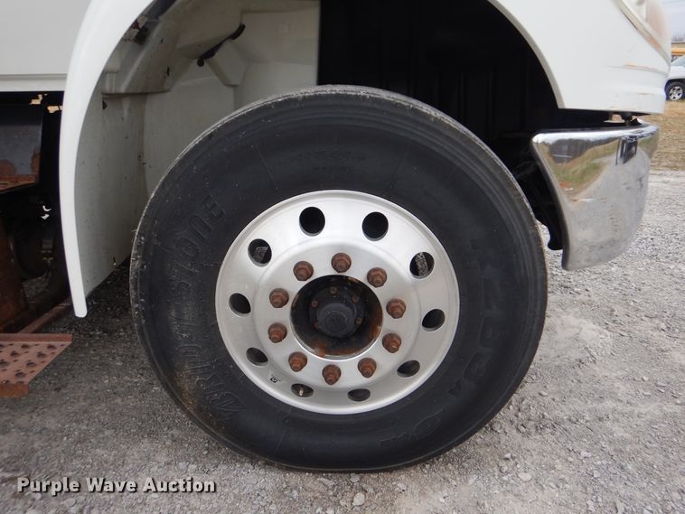 image for item HX9043 2009 International 4400  paper recycling truck