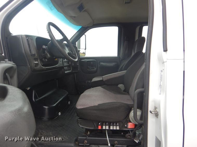 image for item HX9049 2008 Chevrolet C5500  utility truck