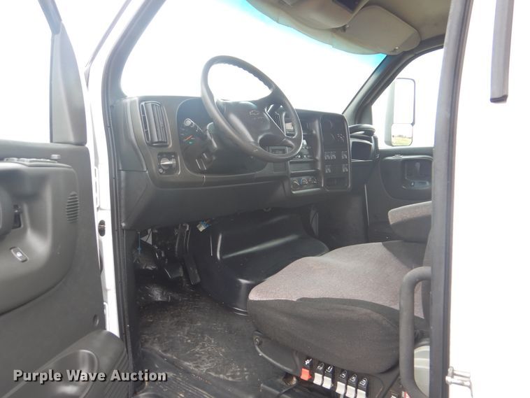 image for item HX9049 2008 Chevrolet C5500  utility truck