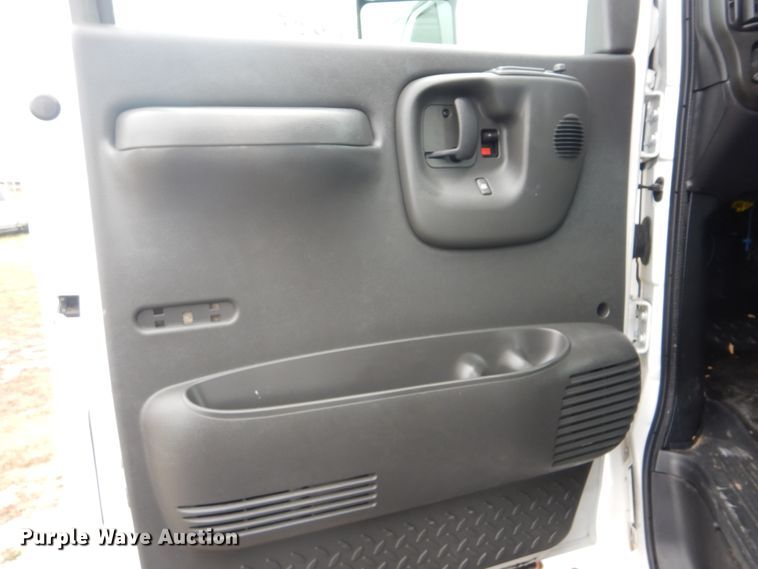 image for item HX9049 2008 Chevrolet C5500  utility truck