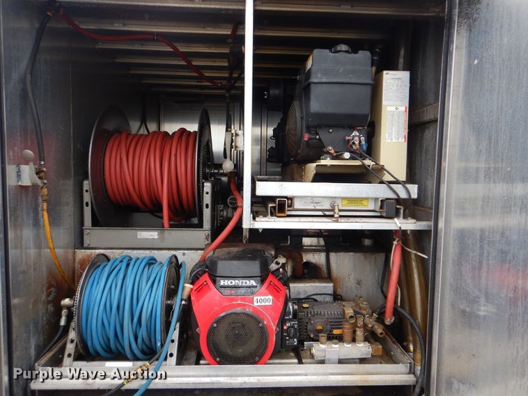 image for item HX9049 2008 Chevrolet C5500  utility truck