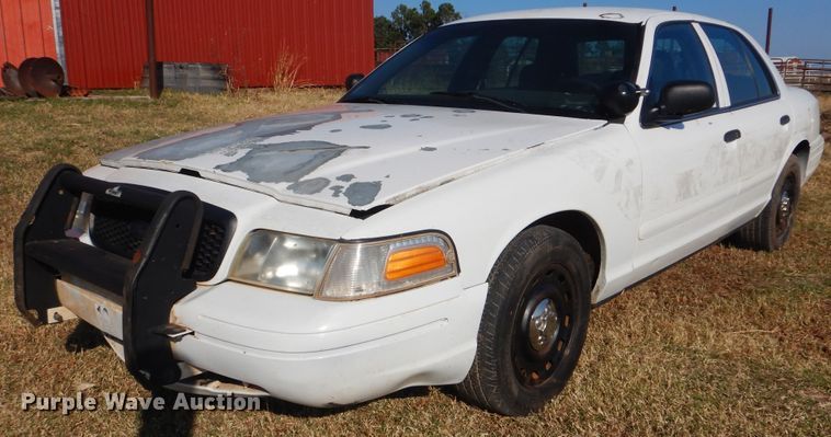 image for item HY9981 2004 Ford Crown Victoria Police Interceptor