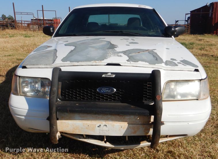 image for item HY9981 2004 Ford Crown Victoria Police Interceptor