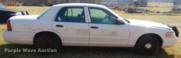 image for item HY9981 2004 Ford Crown Victoria Police Interceptor