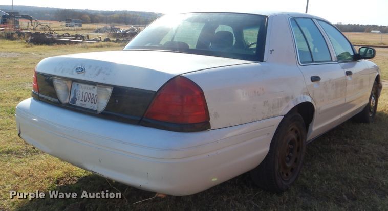image for item HY9981 2004 Ford Crown Victoria Police Interceptor