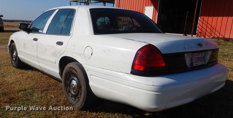 image for item HY9981 2004 Ford Crown Victoria Police Interceptor