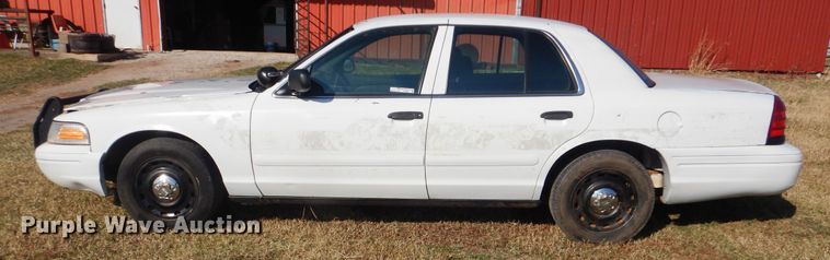 image for item HY9981 2004 Ford Crown Victoria Police Interceptor