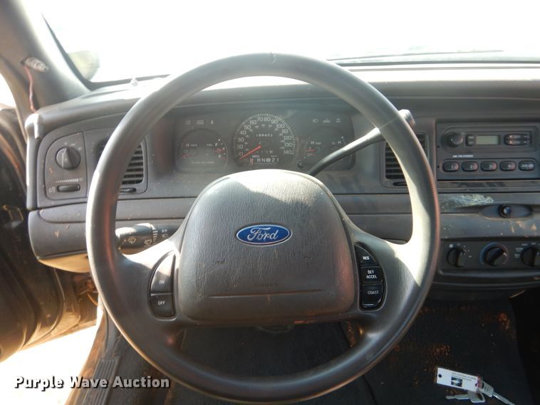 image for item HY9981 2004 Ford Crown Victoria Police Interceptor