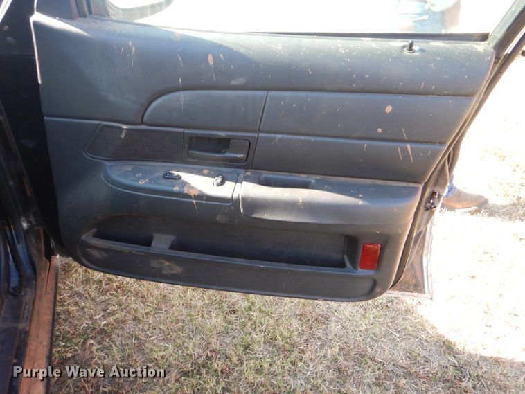 image for item HY9981 2004 Ford Crown Victoria Police Interceptor